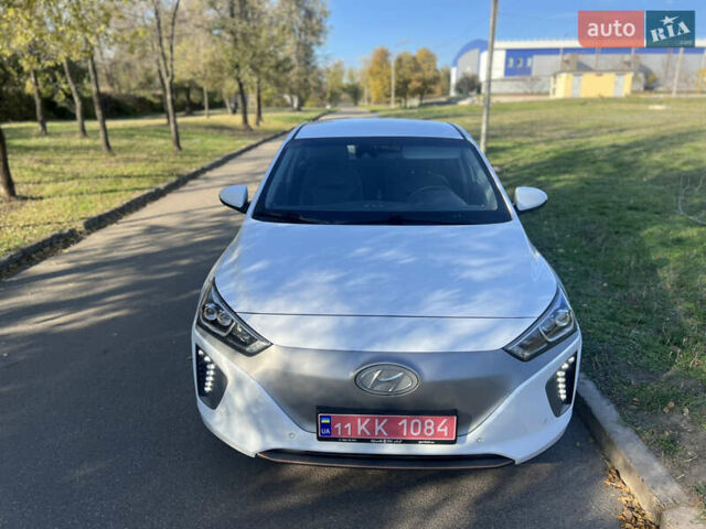 Білий Хендай Ioniq, об'ємом двигуна 0 л та пробігом 118 тис. км за 12999 $, фото 1 на Automoto.ua