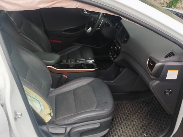 Белый Хендай Ioniq, объемом двигателя 0 л и пробегом 120 тыс. км за 9000 $, фото 2 на Automoto.ua