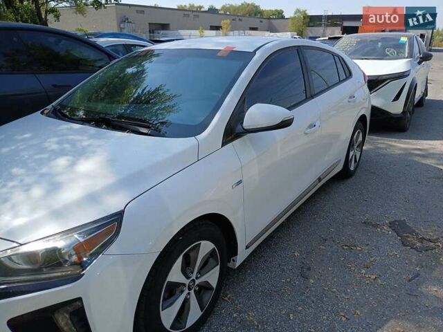 Білий Хендай Ioniq, об'ємом двигуна 0 л та пробігом 200 тис. км за 11500 $, фото 8 на Automoto.ua