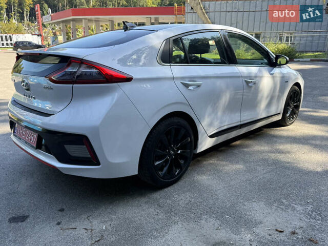Білий Хендай Ioniq, об'ємом двигуна 0 л та пробігом 77 тис. км за 12799 $, фото 8 на Automoto.ua