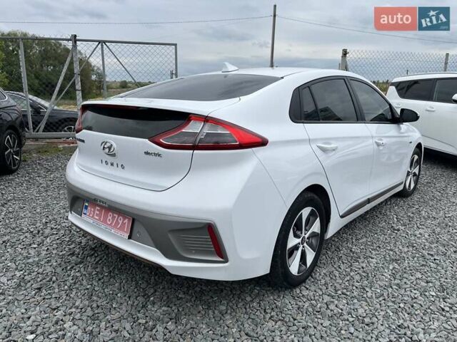 Білий Хендай Ioniq, об'ємом двигуна 0 л та пробігом 96 тис. км за 12599 $, фото 4 на Automoto.ua