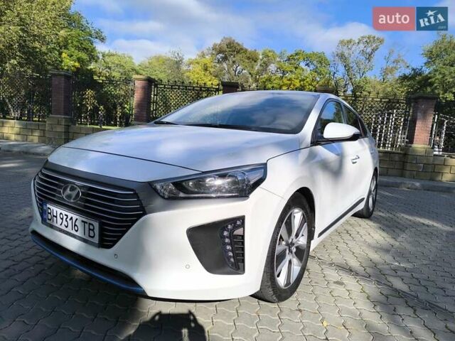 Хендай Ioniq 2017 в Одессе на Automoto.ua Белый Хендай Ioniq, объемом двигателя 1.6 л и пробегом 92 тыс. км за 12888 $, фото 30 на Automoto.ua