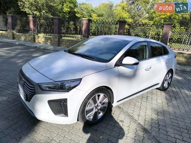 Хендай Ioniq 2017 в Одессе на Automoto.ua Белый Хендай Ioniq, объемом двигателя 1.6 л и пробегом 92 тыс. км за 12888 $, фото 31 на Automoto.ua