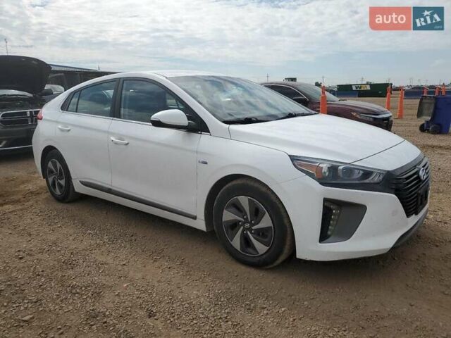 Белый Хендай Ioniq, объемом двигателя 1.58 л и пробегом 150 тыс. км за 3000 $, фото 3 на Automoto.ua