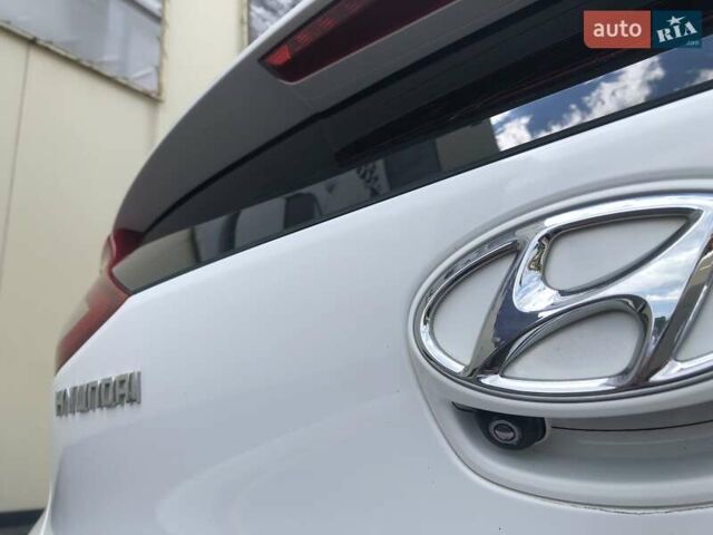 Белый Хендай Ioniq, объемом двигателя 0 л и пробегом 94 тыс. км за 18999 $, фото 22 на Automoto.ua