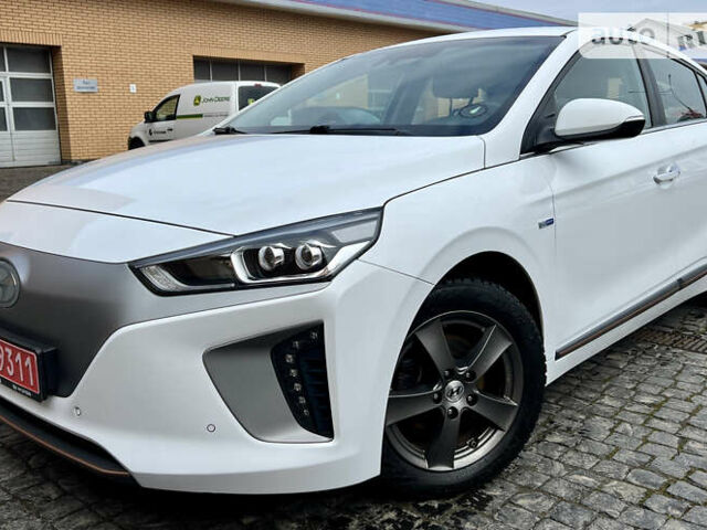 Білий Хендай Ioniq, об'ємом двигуна 0 л та пробігом 80 тис. км за 14800 $, фото 4 на Automoto.ua