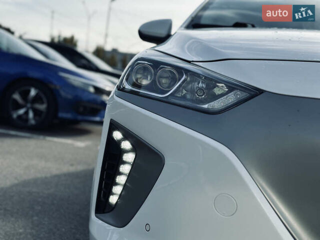 Белый Хендай Ioniq, объемом двигателя 0 л и пробегом 186 тыс. км за 12500 $, фото 5 на Automoto.ua