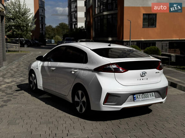 Белый Хендай Ioniq, объемом двигателя 0 л и пробегом 60 тыс. км за 13800 $, фото 18 на Automoto.ua