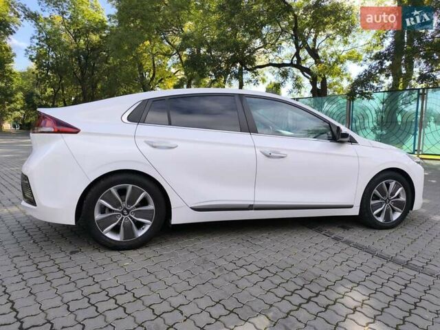 Хендай Ioniq 2017 в Одессе на Automoto.ua Белый Хендай Ioniq, объемом двигателя 1.6 л и пробегом 92 тыс. км за 12888 $, фото 8 на Automoto.ua