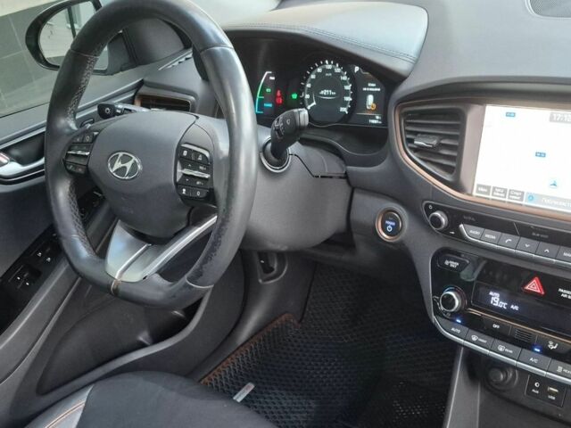 Белый Хендай Ioniq, объемом двигателя 0 л и пробегом 119 тыс. км за 12950 $, фото 16 на Automoto.ua
