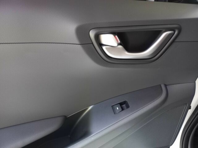 Білий Хендай Ioniq, об'ємом двигуна 0 л та пробігом 6 тис. км за 13500 $, фото 22 на Automoto.ua