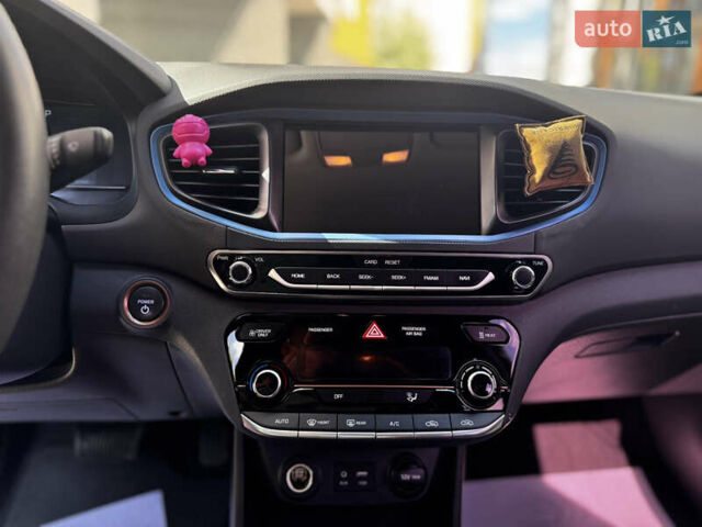Белый Хендай Ioniq, объемом двигателя 0 л и пробегом 60 тыс. км за 13800 $, фото 31 на Automoto.ua