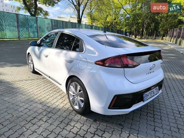 Хендай Ioniq 2017 в Одессе на Automoto.ua Белый Хендай Ioniq, объемом двигателя 1.6 л и пробегом 92 тыс. км за 12888 $, фото 39 на Automoto.ua