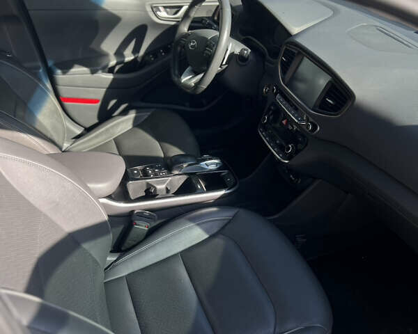 Белый Хендай Ioniq, объемом двигателя 0 л и пробегом 150 тыс. км за 11900 $, фото 11 на Automoto.ua