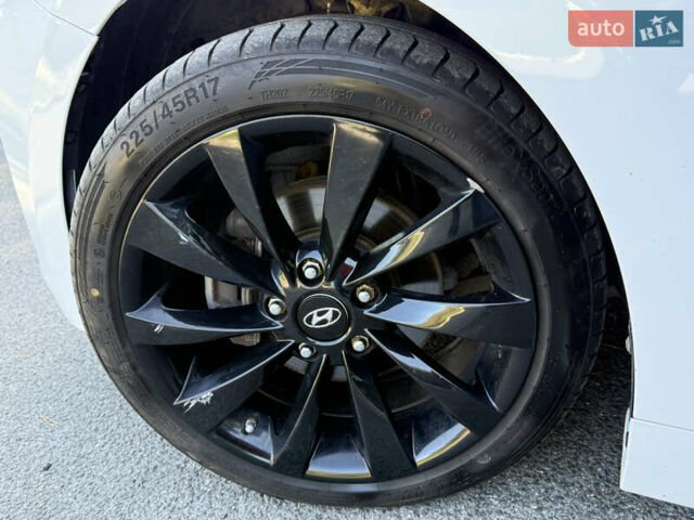 Білий Хендай Ioniq, об'ємом двигуна 0 л та пробігом 77 тис. км за 12799 $, фото 34 на Automoto.ua