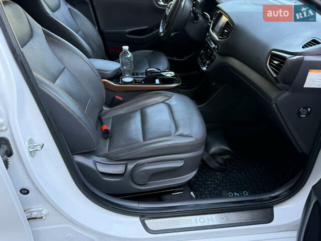 Білий Хендай Ioniq, об'ємом двигуна 0 л та пробігом 77 тис. км за 12799 $, фото 79 на Automoto.ua