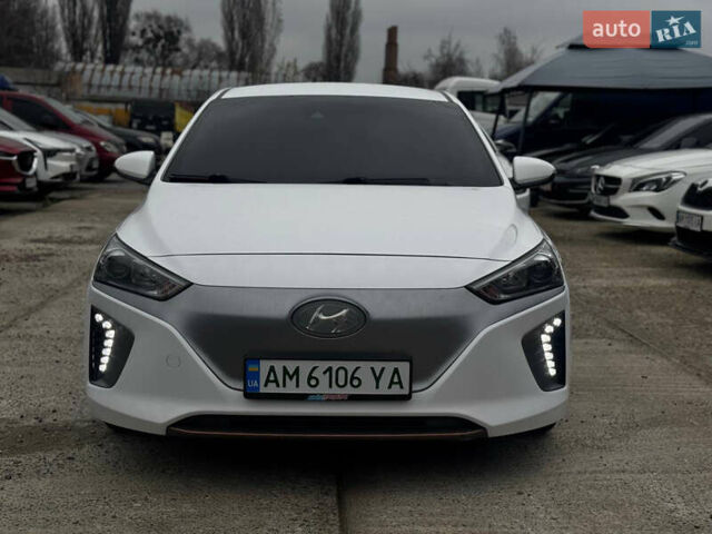 Белый Хендай Ioniq, объемом двигателя 0 л и пробегом 119 тыс. км за 10500 $, фото 1 на Automoto.ua