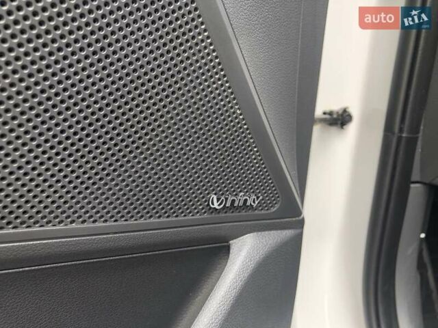 Белый Хендай Ioniq, объемом двигателя 0 л и пробегом 94 тыс. км за 18999 $, фото 18 на Automoto.ua