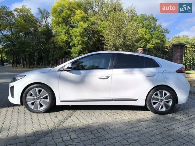 Хендай Ioniq 2017 в Одессе на Automoto.ua Белый Хендай Ioniq, объемом двигателя 1.6 л и пробегом 92 тыс. км за 12888 $, фото 34 на Automoto.ua