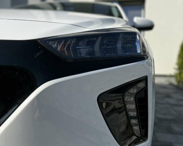 Белый Хендай Ioniq, объемом двигателя 0 л и пробегом 150 тыс. км за 11900 $, фото 15 на Automoto.ua