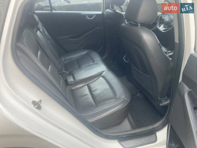 Білий Хендай Ioniq, об'ємом двигуна 0 л та пробігом 198 тис. км за 8800 $, фото 7 на Automoto.ua