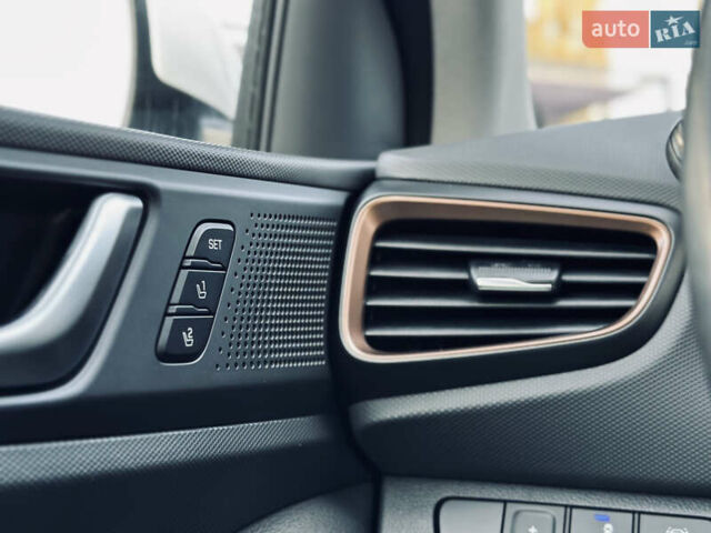 Белый Хендай Ioniq, объемом двигателя 0 л и пробегом 186 тыс. км за 12500 $, фото 54 на Automoto.ua