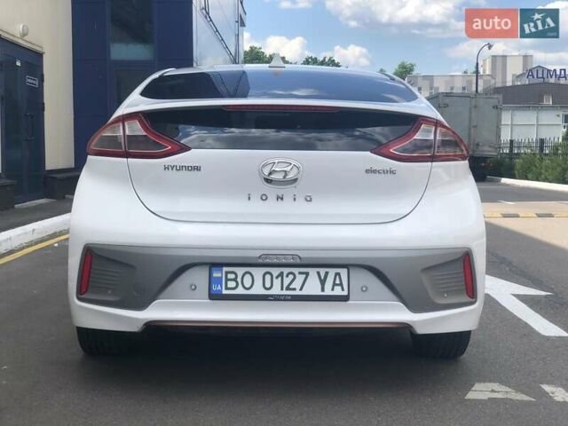 Белый Хендай Ioniq, объемом двигателя 0 л и пробегом 94 тыс. км за 18999 $, фото 26 на Automoto.ua