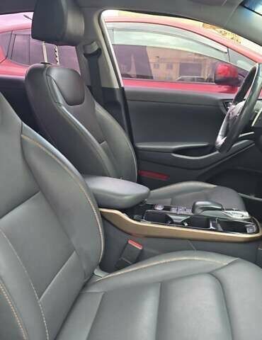 Хендай Ioniq 2017 в Кривом Роге на Automoto.ua Белый Хендай Ioniq, объемом двигателя 0 л и пробегом 69 тыс. км за 15900 $, фото 17 на Automoto.ua