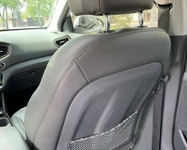 Белый Хендай Ioniq, объемом двигателя 0 л и пробегом 102 тыс. км за 13000 $, фото 27 на Automoto.ua