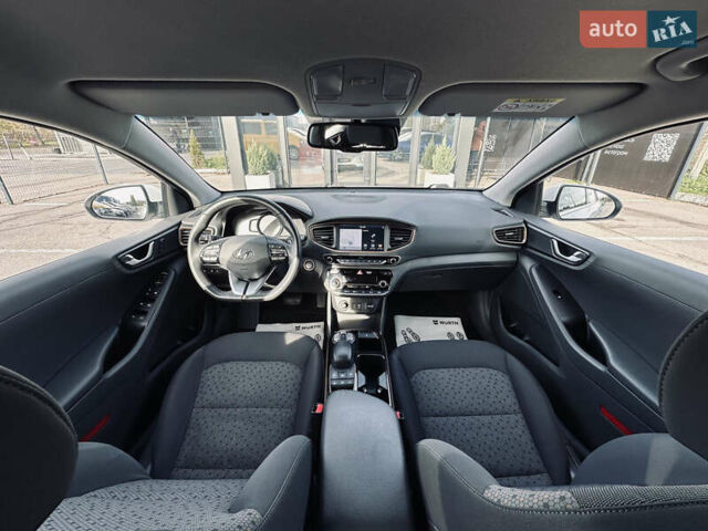 Белый Хендай Ioniq, объемом двигателя 0 л и пробегом 186 тыс. км за 12500 $, фото 39 на Automoto.ua