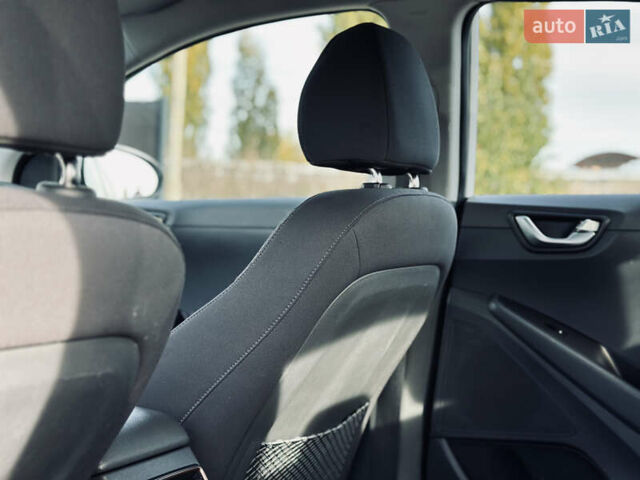 Белый Хендай Ioniq, объемом двигателя 0 л и пробегом 186 тыс. км за 12500 $, фото 20 на Automoto.ua