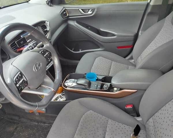 Білий Хендай Ioniq, об'ємом двигуна 0 л та пробігом 141 тис. км за 12000 $, фото 2 на Automoto.ua