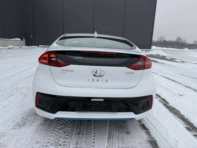 Белый Хендай Ioniq, объемом двигателя 1.6 л и пробегом 120 тыс. км за 9999 $, фото 4 на Automoto.ua