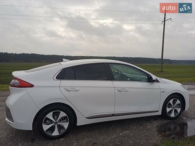 Белый Хендай Ioniq, объемом двигателя 0 л и пробегом 118 тыс. км за 11850 $, фото 7 на Automoto.ua