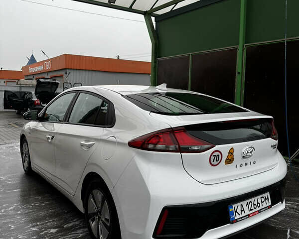 Белый Хендай Ioniq, объемом двигателя 1.6 л и пробегом 149 тыс. км за 12500 $, фото 13 на Automoto.ua