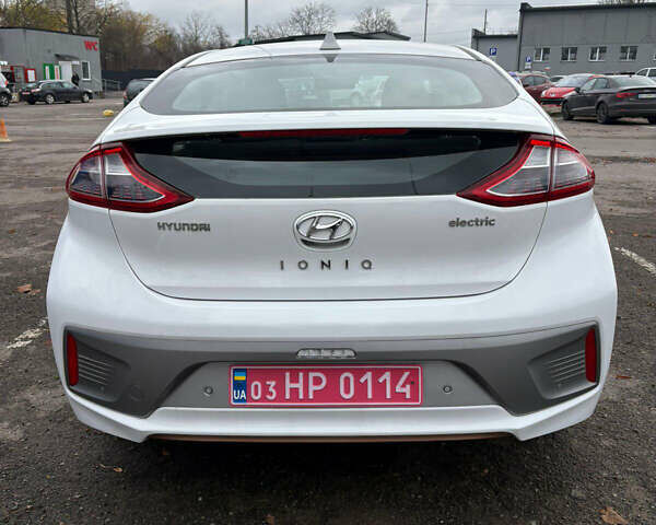 Белый Хендай Ioniq, объемом двигателя 0 л и пробегом 70 тыс. км за 10300 $, фото 7 на Automoto.ua