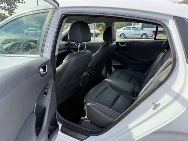 Білий Хендай Ioniq, об'ємом двигуна 0 л та пробігом 119 тис. км за 13000 $, фото 6 на Automoto.ua