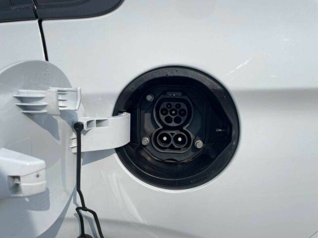 Белый Хендай Ioniq, объемом двигателя 0 л и пробегом 158 тыс. км за 12700 $, фото 4 на Automoto.ua