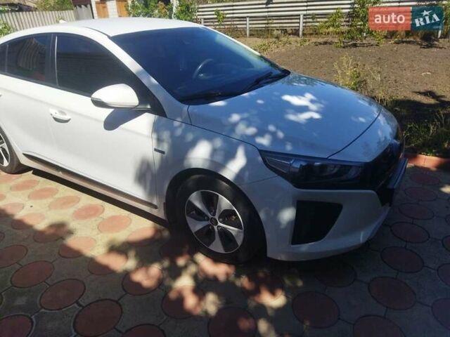 Белый Хендай Ioniq, объемом двигателя 0 л и пробегом 140 тыс. км за 13700 $, фото 18 на Automoto.ua