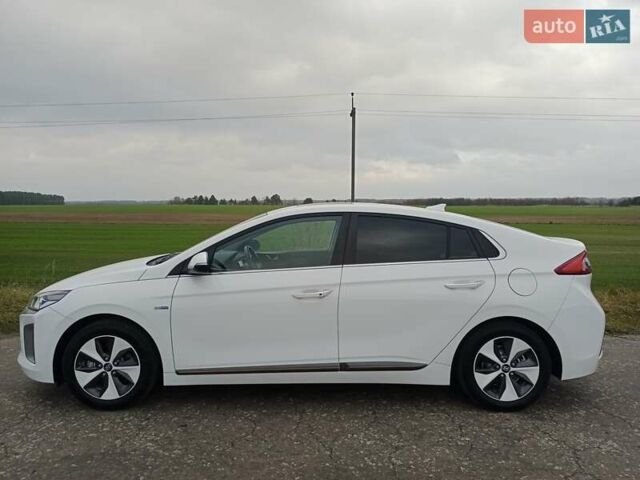 Белый Хендай Ioniq, объемом двигателя 0 л и пробегом 102 тыс. км за 12650 $, фото 3 на Automoto.ua