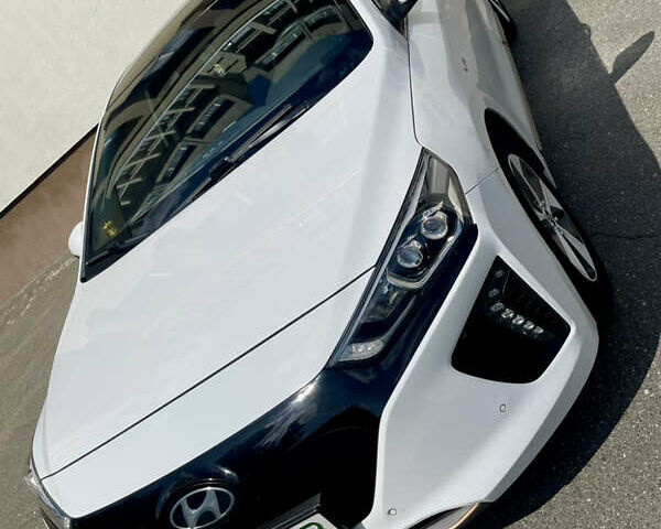Белый Хендай Ioniq, объемом двигателя 0 л и пробегом 87 тыс. км за 17000 $, фото 9 на Automoto.ua