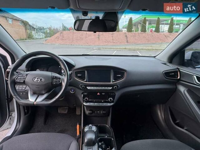 Белый Хендай Ioniq, объемом двигателя 0 л и пробегом 95 тыс. км за 12500 $, фото 11 на Automoto.ua