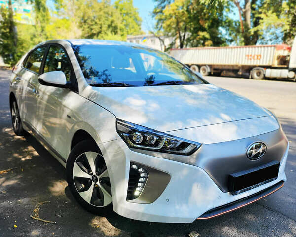 Білий Хендай Ioniq, об'ємом двигуна 0 л та пробігом 232 тис. км за 10999 $, фото 6 на Automoto.ua