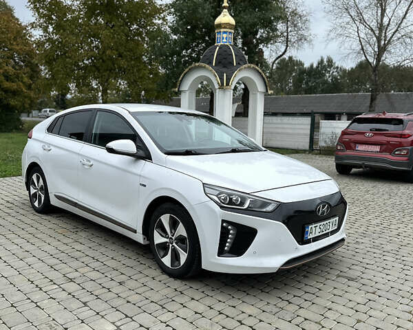 Белый Хендай Ioniq, объемом двигателя 0 л и пробегом 160 тыс. км за 11850 $, фото 5 на Automoto.ua