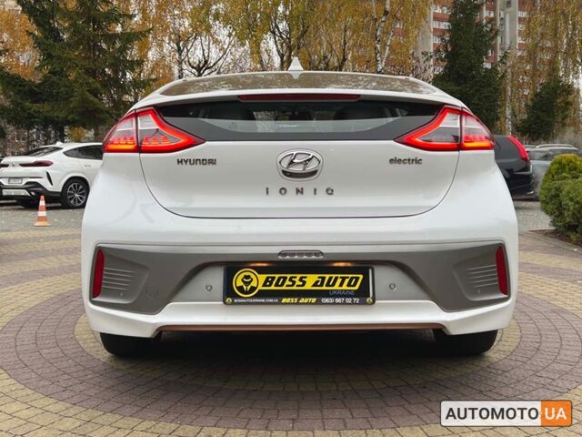 Білий Хендай Ioniq, об'ємом двигуна 28 л та пробігом 108 тис. км за 15100 $, фото 5 на Automoto.ua