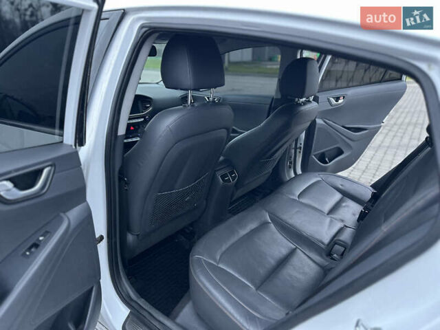 Белый Хендай Ioniq, объемом двигателя 0 л и пробегом 155 тыс. км за 11450 $, фото 16 на Automoto.ua