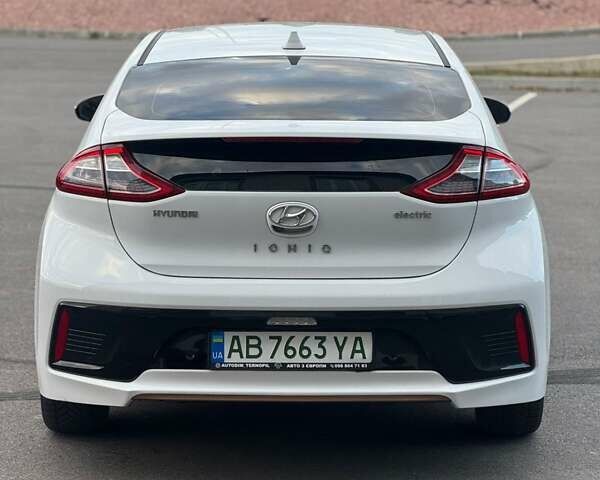 Белый Хендай Ioniq, объемом двигателя 0 л и пробегом 95 тыс. км за 12500 $, фото 1 на Automoto.ua