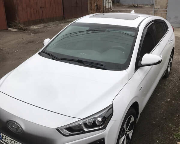 Білий Хендай Ioniq, об'ємом двигуна 0 л та пробігом 124 тис. км за 13500 $, фото 2 на Automoto.ua