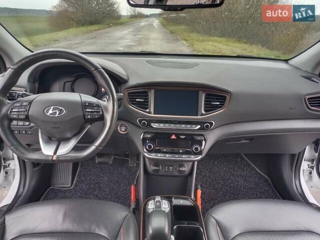 Белый Хендай Ioniq, объемом двигателя 0 л и пробегом 118 тыс. км за 11850 $, фото 36 на Automoto.ua