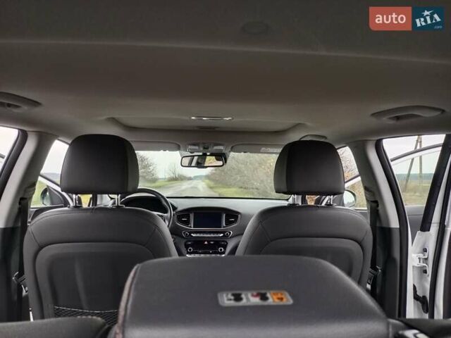 Белый Хендай Ioniq, объемом двигателя 0 л и пробегом 118 тыс. км за 11850 $, фото 34 на Automoto.ua